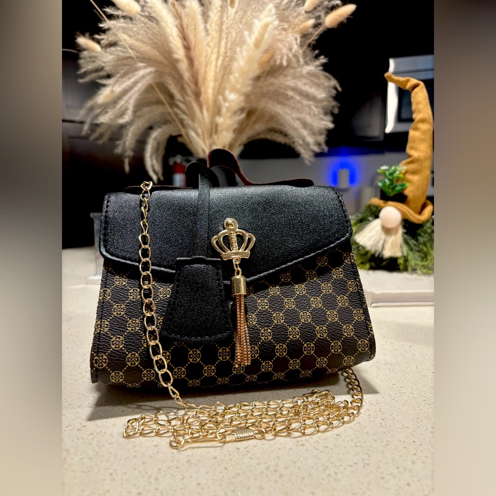 Chic Designer Black and Gold Handbag